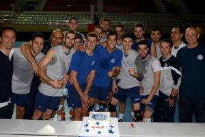 Arkasspor'da Shoji'ye s&uuml;rpriz doğum g&uuml;n&uuml; kutlaması