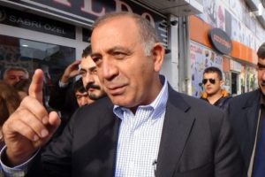G&uuml;rsel Tekin'den adliye &ouml;n&uuml;nde a&ccedil;ıklama