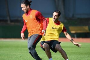 Galatasaray millilerden yoksun &ccedil;alıştı