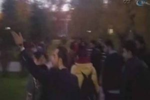&Uuml;niversitelerde tehlikeli gerginlik! &Ccedil;ok sayıda yaralı ve g&ouml;zaltı