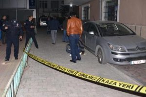 Kavgayı ayırmaya &ccedil;alışan itfaiyeci omuzundan vuruldu