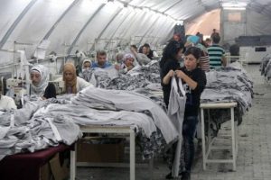 &Ccedil;adır kentte meslek &ouml;ğrenip, para kazanıyorlar