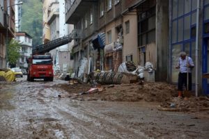 Artvin'de heyelanın yaraları sarılmaya &ccedil;alışılıyor