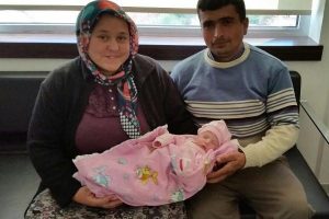 Doğduktan 3 g&uuml;n sonra bağırsak ameliyatı oldu