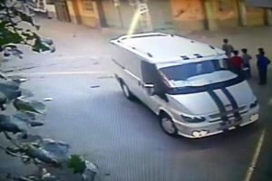 K&uuml;&ccedil;&uuml;k &ccedil;ocuğa &ccedil;arpıp ka&ccedil;an minib&uuml;s s&uuml;r&uuml;c&uuml;s&uuml; aranıyor