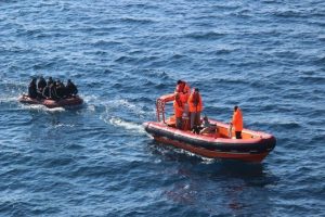 &Ccedil;anakkale'de 102 ka&ccedil;ak g&ouml;&ccedil;men yakalandı