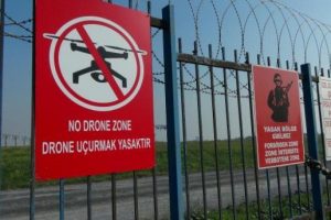 Atat&uuml;rk Havalimanı tel &ouml;rg&uuml;s&uuml;ne drone uyarısı