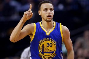 Curry, Golden State Warriors'ı taşıyor
