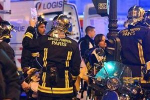 Paris'te 7 ayrı saldırı: En az 120 kişi hayatını kaybetti