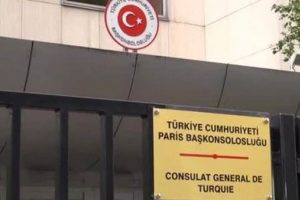 Paris'teki T&uuml;rk vatandaşlarına kritik &ccedil;ağrı