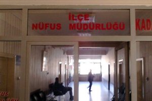 N&uuml;fus memuru sahtecilikten a&ccedil;ığa alındı