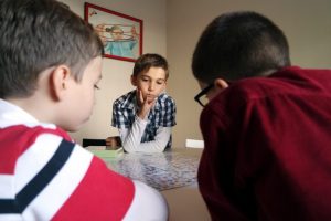 &Ccedil;ocuklar, d&uuml;nyayı oyun ve oyuncaklarla keşfediyor