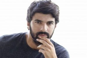 Engin Aky&uuml;rek Emmy yolcusu