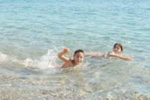 Antalya'da deniz sezonu kapanmadı