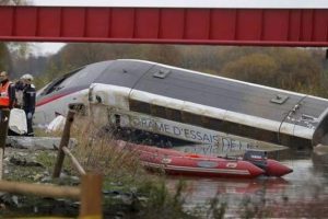 Fransa Strazburg'da hızlı tren raydan &ccedil;ıktı: &Ouml;l&uuml; ve yaralılar var