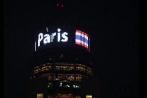 Bangkok'taki &uuml;nl&uuml; g&ouml;kdelenden Paris'e destek