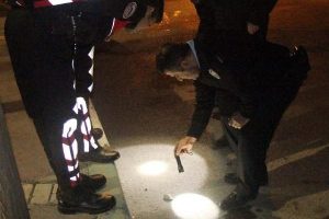 Şanlıurfa'da parkta oturan 2 arkadaş bacağından yaralandı
