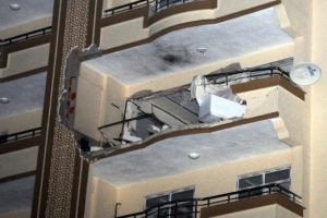 Gaziantep'te h&uuml;cre evi operasyonunda canlı bomba kendini patlattı; 4 polis yaralandı