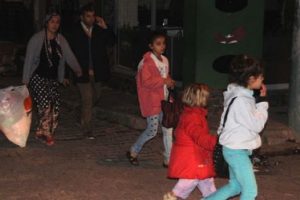 Cizre'de halk yollara d&uuml;şt&uuml;! Terk ediyorlar!