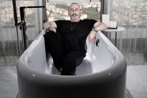 Cem Yılmaz: Bizim memlekette g&uuml;lmek ihtiya&ccedil; değil, l&uuml;ks