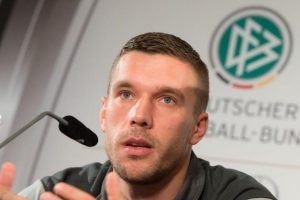 Podolski'ye "ge&ccedil;miş olsun" dilekleri