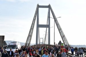 Halk y&uuml;r&uuml;y&uuml;şe b&uuml;y&uuml;k katılım vardı