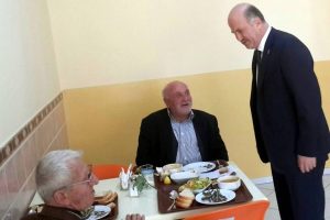 Cemalettin Torun Bursa'da huzurevlerini ziyaret etti