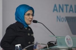 Emine Erdoğan: Ter&ouml;r&uuml;n her t&uuml;rl&uuml;s&uuml;n&uuml; lanetliyorum