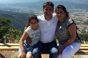 Bir aile yok oldu! 2 &ccedil;ocuk mucizeyle kurtuldu!
