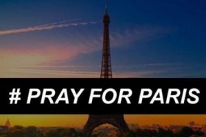 Charlie Hebdo &ccedil;izerinden Paris tepkisi geldi: Paris i&ccedil;in dua etmeyin