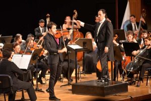 Senfoni Orkestrası ile Emre Engin, 'Atat&uuml;rk ve Şehitlerimiz' i&ccedil;in &ccedil;aldı