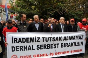 Tunceli'de tutuklu sendikacı ve grevdeki iş&ccedil;ilere destek