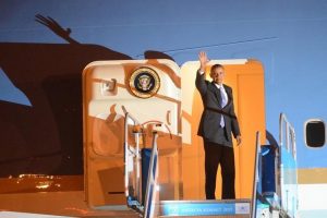 Obama i&ccedil;in hava trafiği durduruldu