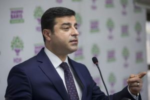 HDP Eş Genel Başkanı Demirtaş sin&uuml;zit ameliyatı oldu