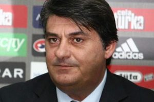 Adalı başkanlığa hazırlanıyor
