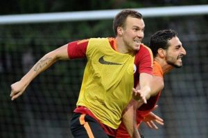 Grosskreutz d&ouml;rt g&ouml;zle bekleniyor