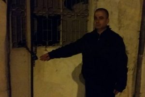 "Kefens&uuml;zen Caminin hali i&ccedil;ler acısı"