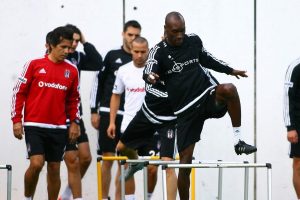 Beşiktaş, Medicana Sivasspor ma&ccedil;ı hazırlıklarını s&uuml;rd&uuml;rd&uuml;