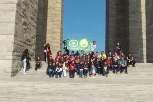 Bursa Gen&ccedil;lik meclisi &uuml;yeleri şehitlikleri gezdi