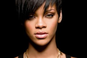 Rihanna g&uuml;zellik işine soyundu