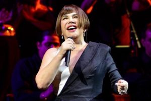 İngiliz Kraliyet Filarmoni Orkestrası Sezen Aksu şarkıları &ccedil;alacak
