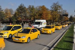 D&uuml;zce'de taksicinin &ouml;ld&uuml;r&uuml;lmesine tepki