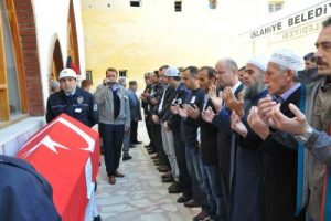 Kansere yenilen polis memuru toprağa verildi