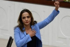 CHP'li diğer vekilde aynı şekilde yemin etti