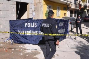 &Uuml;zerine kalıp d&uuml;şen inşaat iş&ccedil;isi &ouml;ld&uuml;
