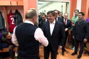 Davutoğlu A Milli Futbol Takımı oyuncularını ziyaret etti