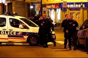 Paris'te bu sabah yine silah sesleri y&uuml;kseliyor..