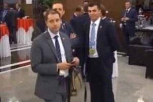 G20'deki esrarengiz adamın sırrı &ccedil;&ouml;z&uuml;ld&uuml;