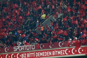 Fransızlardan &ccedil;irkin manip&uuml;lasyon