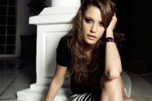Kapanan kapılar Serenay Sarıkaya i&ccedil;in a&ccedil;ıldı...